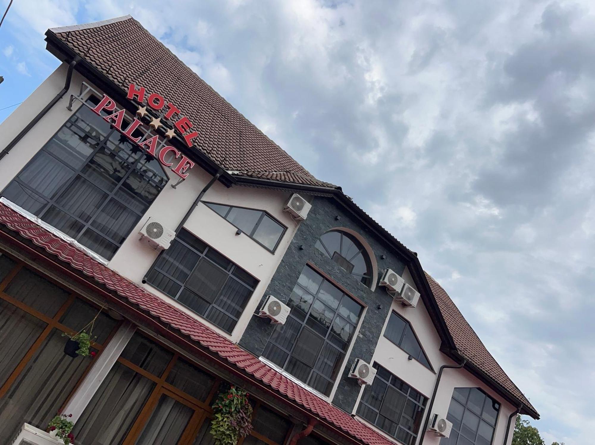 Hotel Palace Targu Jiu Exterior photo