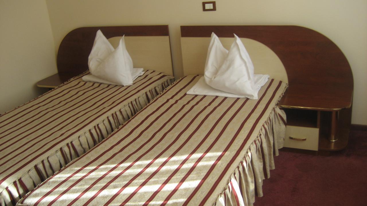 Hotel Palace Targu Jiu Exterior photo